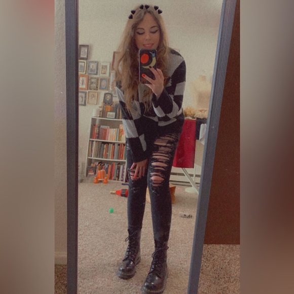 Meet your Posher, Danielle - Picture 5 of 13